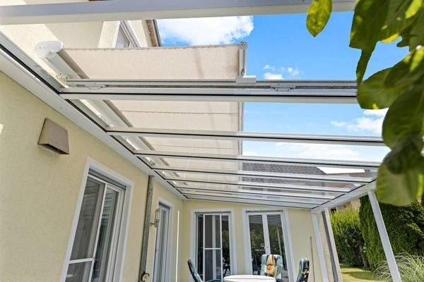 Inklusive elektrischer Beschattung