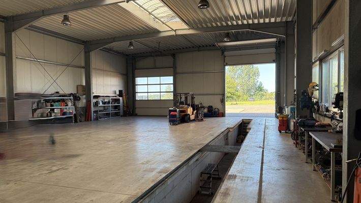 Warmhalle Innen II (Werkstattgrube)