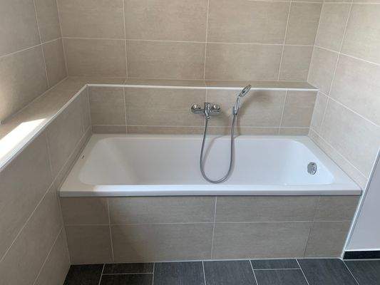 Badezimmer mit Badewanne