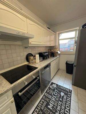 Küche mit Einbauküche