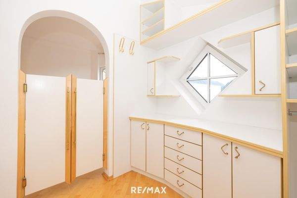 Begebahrer Kleiderschrank