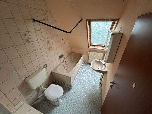 Dorfstraße 106 - Badezimmer DG WE 2