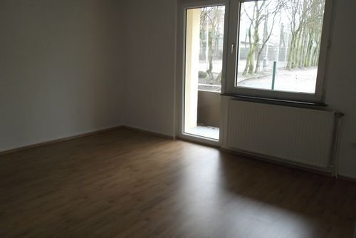 Wohnzimmer mit Ausgang zum Balkon