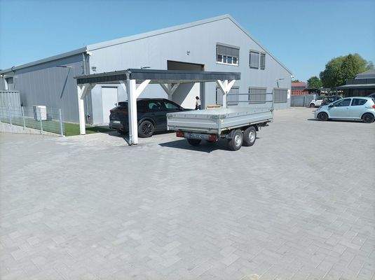 Aussenansicht große Halle