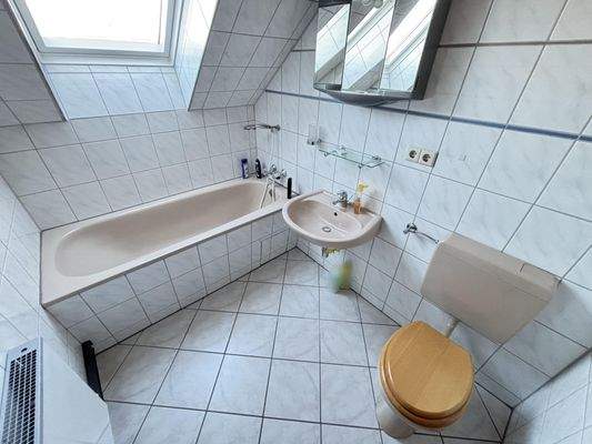 Wannenbad im Dachgeschoss