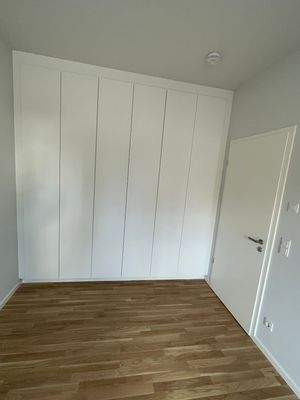 Helles Zimmer mit Parkett