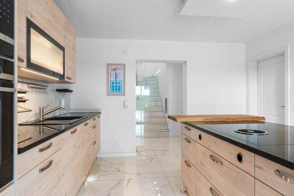 hochwertige EInbauküche im UG (Einliegerwohnung)