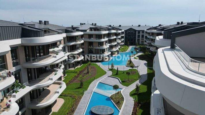 Elegant Apartments in a Richly-Featued Complex in Bakirkoy