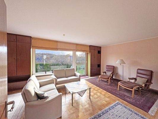 Wohnzimmer mit Blick in den Garten