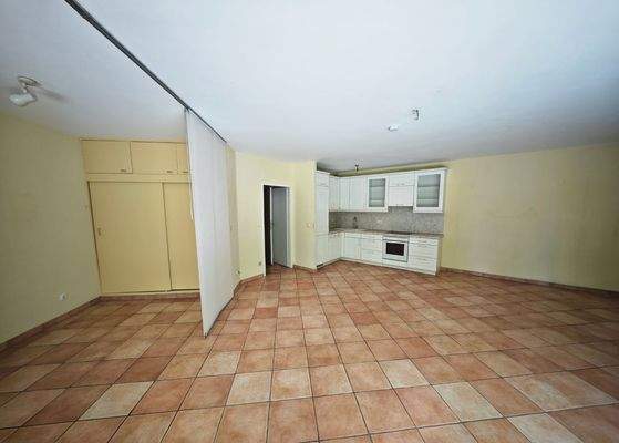 Blick zur Einbauküche.JPG