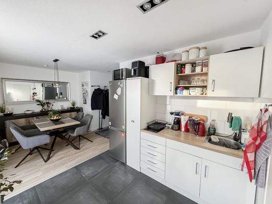 Flur mit Küche und Essbereich Wohnung Obergeschoss rechts