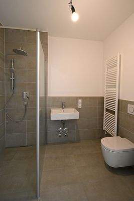 Badezimmer mit Dusche