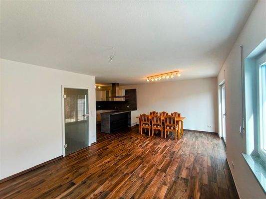 Wohnzimmer mit Blick auf den Essbereich