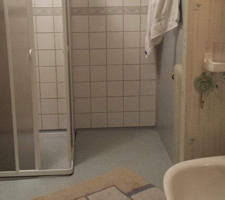 Villa Elsy EG Duschbad.jpg