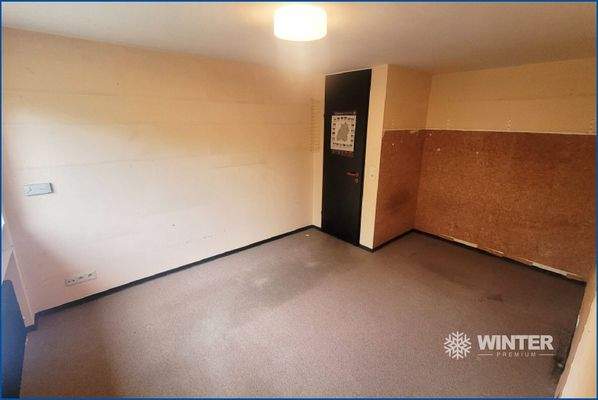 EG Arbeitszimmer Blick zu Tür