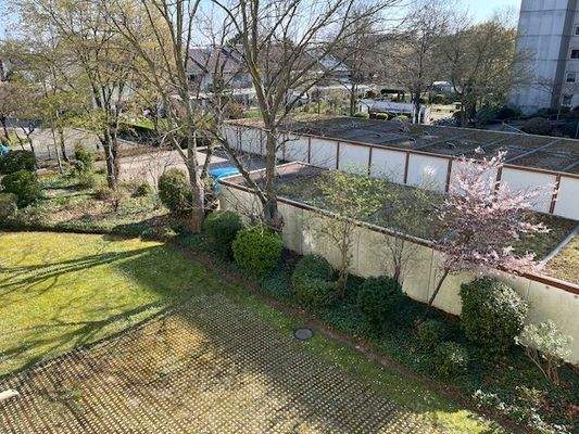 Sehr viel Grün um das Wohnhaus