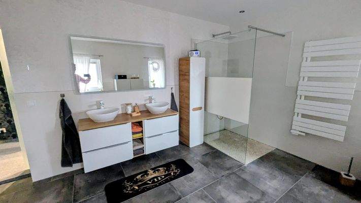 Badezimmer im Erdgeschoss