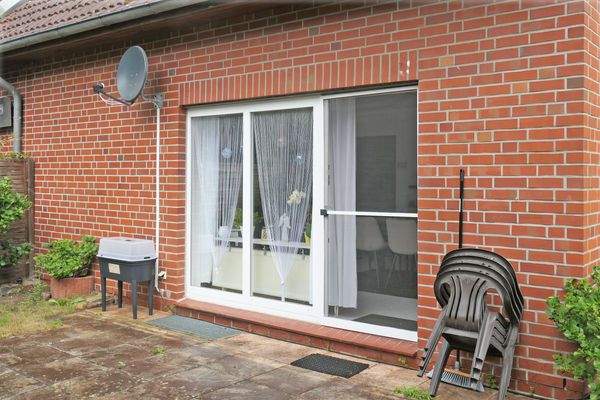 Rückseite mit Terrasse