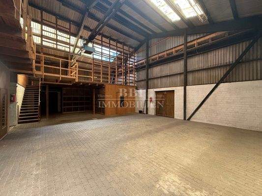 Lagerhalle mit zwei Ebenen