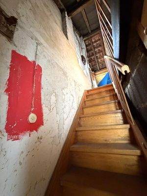 14-OG-Treppe zum Dachboden.JPG