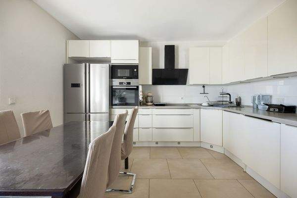 Wohnküche mit Esstisch