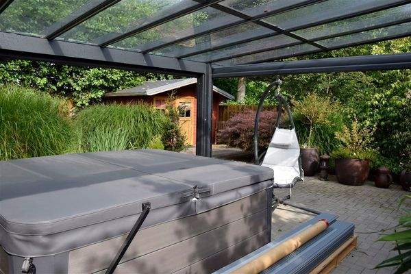 Wellnessbereich mit Wirlpool