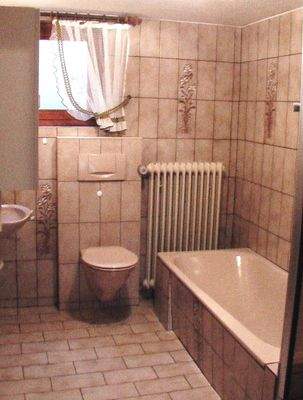 12 UG Bad mit Wanne Dusche und WC .JPG