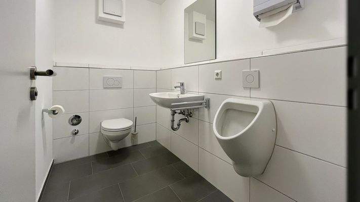 Weiteres Mitarbeiter-WC im Untergeschoss