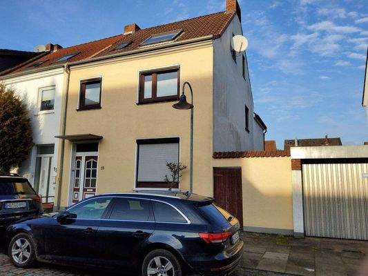 Außenansicht Straßenfront, gepflegtes 5 (7) Zimmer Reihenendhaus.jpg