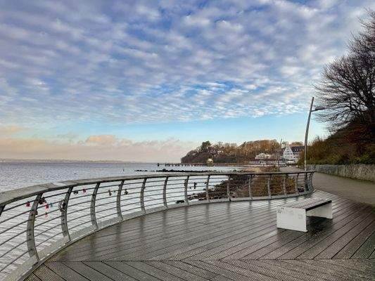Promenade in unmittelbarer Entfernung