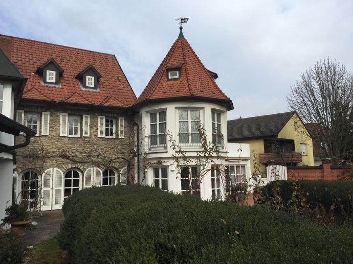 Repräsentative Traumvilla in zentraler Lage mit Garten