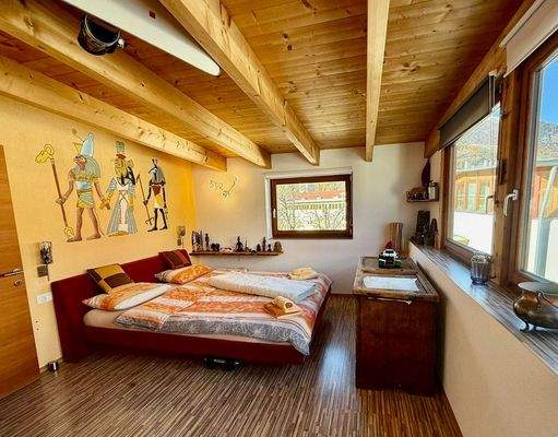 Familienfreundliche Maisonette in Prad, 161 m², 2 Bäder, Balkon, Garten, alles fußläufig.Ampio duplex per famiglie a Prato, 161 m², 2 bagni, balconi, orto, tutto vicino.Spacious family duplex in Prad, 161 m², 2 bathrooms, balconies, garden, central.