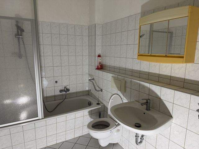 Kompakte EG-Wohnung mit EBK in Schmölln zu vermieten! - Photo 3
