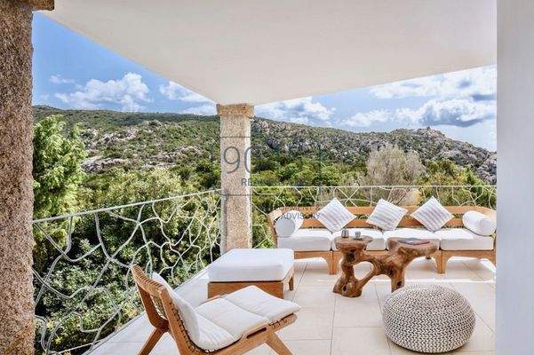Exklusive Villa mit Meerblick, Pool und Dependance in Arzachena – Sardinien