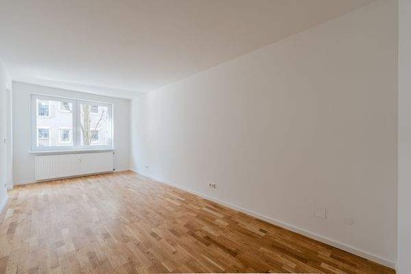 Zweites Schlafzimmer mit Balkonzugang