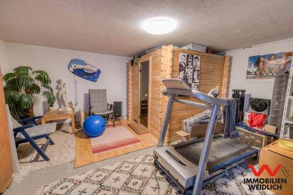 Sauna- und Fitnessraum im Untergeschoss