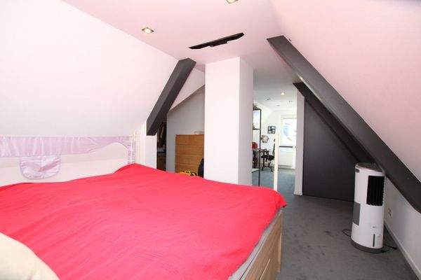 Elternschlafzimmer/Arbeitszimmer/Ankleide