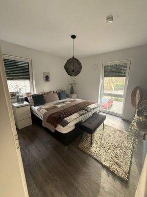 Helles Schlafzimmer mit Terrasse