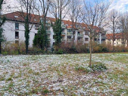 Rückansicht des Mehrfamilienhauses