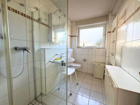 Badezimmer (EG)