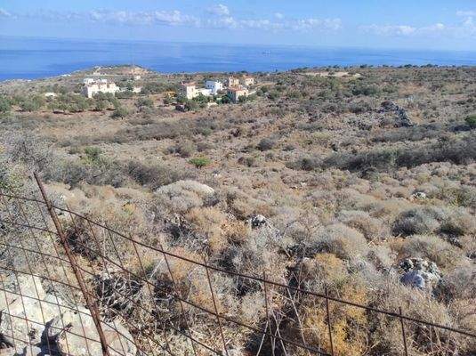 Kreta, Kokkino Chorio: Riesiges Grundstück mit Meerblick zu verkaufen