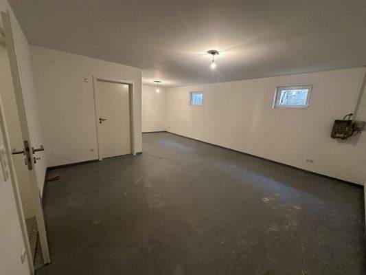 Weiträumiger Keller