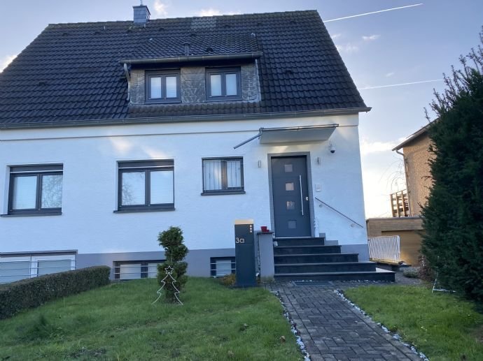 Provisionsfrei: Haus mit 2 Wohnungen und Bauland in Bergisch-Neukirchen