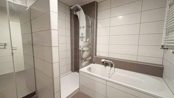 Badezimmer bergeschoss