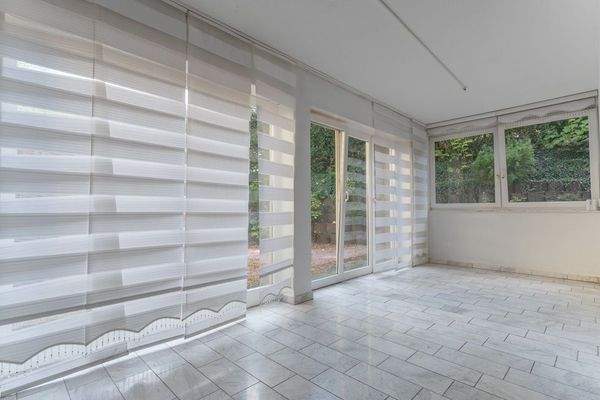 Bodentiefe Fensterfront zur Terrasse