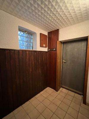 Abstellraum mit separatem AusgangEG