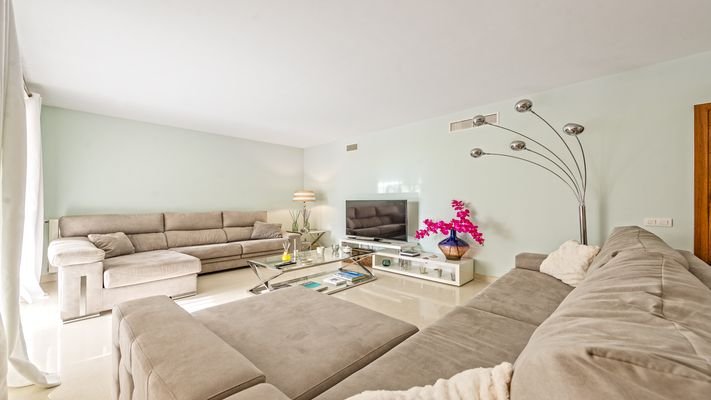 Livingroom with Garden Views in Floresta del Mar Apartment