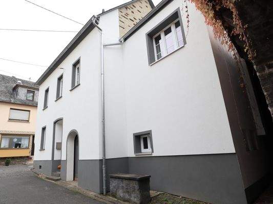 Frontansicht mit Anbau