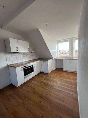 Küche und Platz für einen Esstisch.jpeg