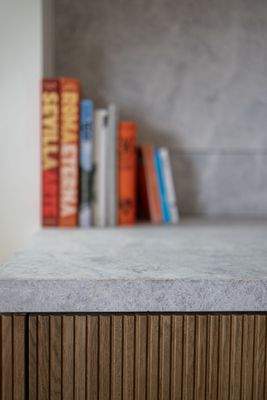 Edle Materialkombination der Küche